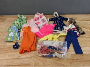 lot 107 image: Barbie Clothing Collection E
