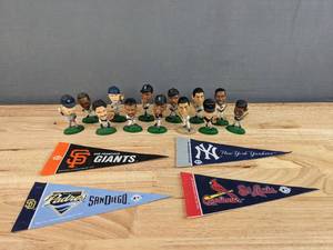 lot 97 image: Collection of 13 MLB Corinthian Headliner Figures & 4 Pendants E