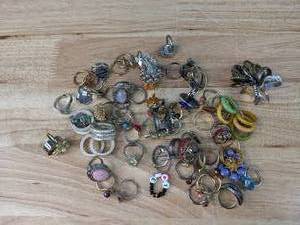 lot 118A image: Assorted FunCostume Rings E