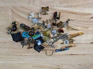 lot 121 image: Assorted Tie Clips and Cuff Links E
