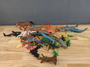 lot 113A image: Assorted Plastic Animal Toys - Deep Sea & Ocean Creatures, Horses, Bugs, Snakes, Reptiles, and more E