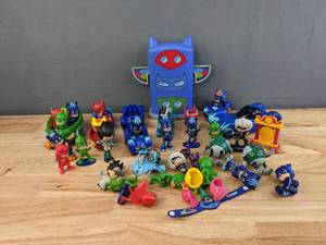 lot 106A image: PJ Masks Fold-And-Go Headquarters and Assorted PJ Masks Figurines E