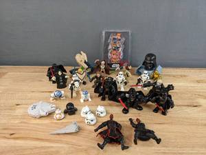 lot 27A image: Assorted Star Wars FigurinesToys and Disney Infinity 3.0 Star Wars Rise Against the Empire Power Disc Pack E
