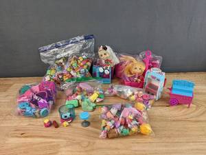 lot 46 image: Assortment of Shopkins Dolls and Accessories E