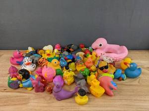lot 140 image: Fun Assortment of Rubber Ducks, Seals, Flamingos E