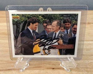 lot 37 image: 1991 Upper Deck Mario Lemieux Autographed Hockey Card NHL Pittsburgh Penguins E