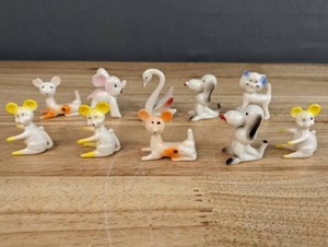 lot 143 image: (10) Small Vintage White Plastic Toy Animals E