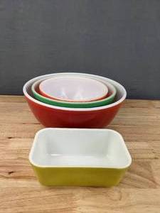 lot 80A image: Vintage Pyrex 3-Piece Mixing Bowl Primary Colors Set and Avocado Green Refrigerator Dish E