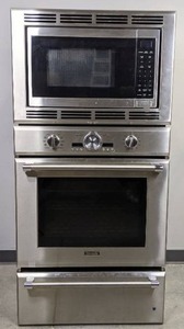 lot 3 image: Thermador Professional Triple Wall Oven D