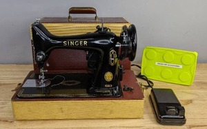 lot 32C image: 1950s Vintage Singer Portable Sewing Machine BZ 15-8  E