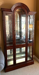 lot 3 image: Elegant Curio Cabinet with Mirrored Back and Glass Shelves