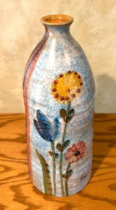 lot 29 image: Hand Painted Artisan Made Italian Pottery Vase