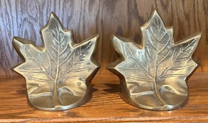 lot 32 image: Beautiful Brass Leaf Bookends