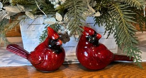 lot 35 image: Festive Faux Greenery and Cardinal Figurines