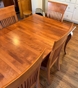 lot 2 image: Beautiful Dining Table with 6 Chairs