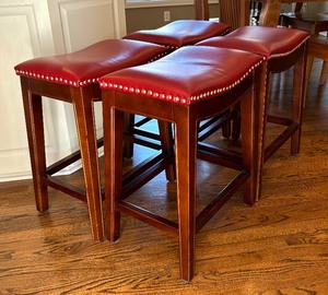lot 4 image: Four Fantastic Wooden Stools with Red Seats