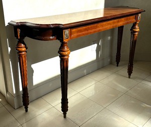 lot 13 image: Elegant Console Table