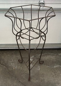 lot 112 image: Fun Metal Yard Decor