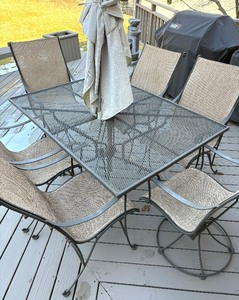 lot 5 image: Patio Table with 6 Chairs and Umbrella