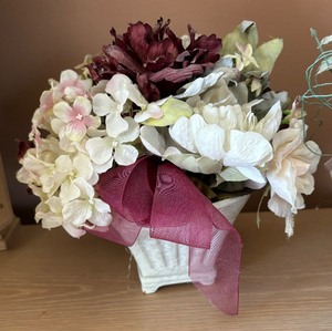lot 62 image: Assorted Home Decor including Faux Florals