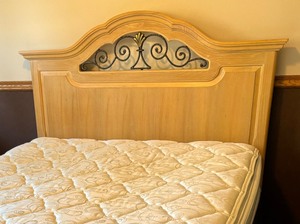 lot 16 image: Thomasville Elegant Queen Bed Frame