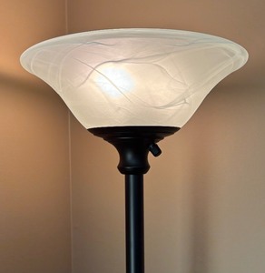 lot 70 image: Fine Floor Lamp