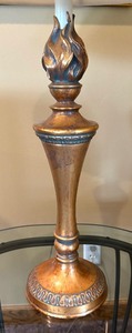 lot 30 image: Lovely Table Lamp