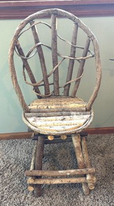 lot 91 image: Delightful Decor