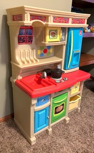 lot 130 image: Step 2 Kitchen Set