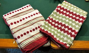 lot 143 image: Holiday Bath Towels, Hand Towels and Lantern Decor