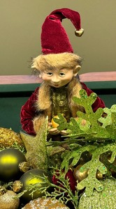 lot 158 image: Enticing Elf Decor