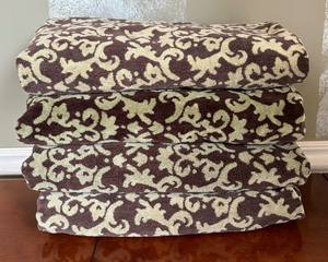lot 163 image: Fieldcrest Towels, Tissue Holder and Faux Floral Arrangement