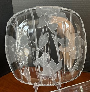 lot 173 image: Beautiful Glass Serving Dishes