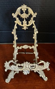 lot 177 image: Vintage Brass Easel Stand