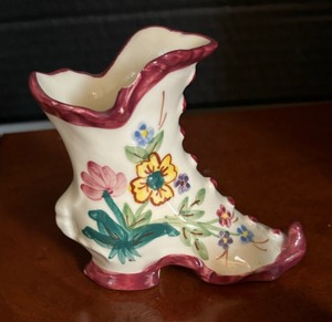lot 183 image: Decorative Vintage Shoe Figurines