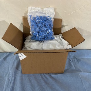 lot 104 image: 1 Case (1000 each) NEW Health Care Logistics 7906-31 Consecutively Numbered Padlock Seal - Blue