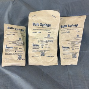 lot 105 image: Lot of 30 Mixed NEW Busse All Purpose Aspiration Irrigation Bulb Syringe (1, 2, 3 oz.) - Expiration 923