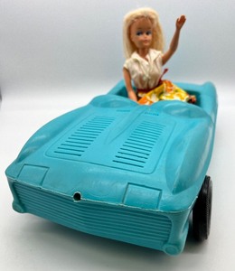 Vintage 1964 IRWIN Plastic Car with Barbies Friend - Cindy