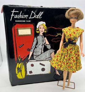 Vintage Barbie MIDGE Doll with 1960s Case