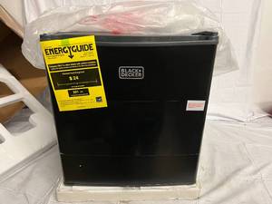 lot 47 image: Black  Decker Mini Fridge - Like New - Tested and Powers On