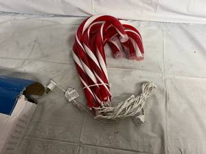 lot 72 image: 6 NorthLight Twinkling Candy Cane Stakes