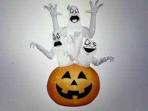 lot 92 image: Gemmy 6 Airblown Inflatable 3 Ghosts