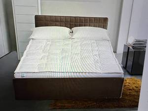 lot 93 image: Martha Stewart 3 Down-Top Featherbed Mattress Topper - Queen