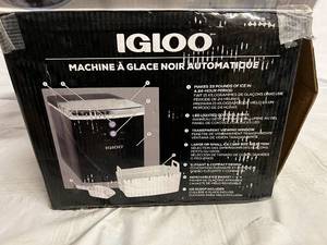 lot 118 image: Igloo 33lb Countertop Ice Machine - Crack Lid