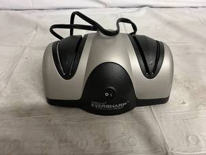 lot 126 image: Presto Eversharp Electric Knife Sharpener