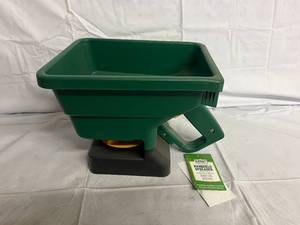 lot 184 image: Expert Gardener Handheld Spreader - No Arm Rest