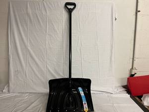 lot 185 image: Suncast 18 Combo Snow Shovel & Pusher