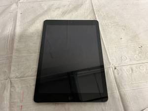 lot 192 image: Apple iPad Air (1st Generation) WiFi Only - Tested and Ready to Pair