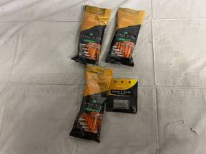 lot 204 image: Disposable Shavers and Pack of Blade Refills