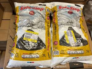 lot 231 image: 2 Bags of Safe Step 3300 Rock Salt Ice Melter